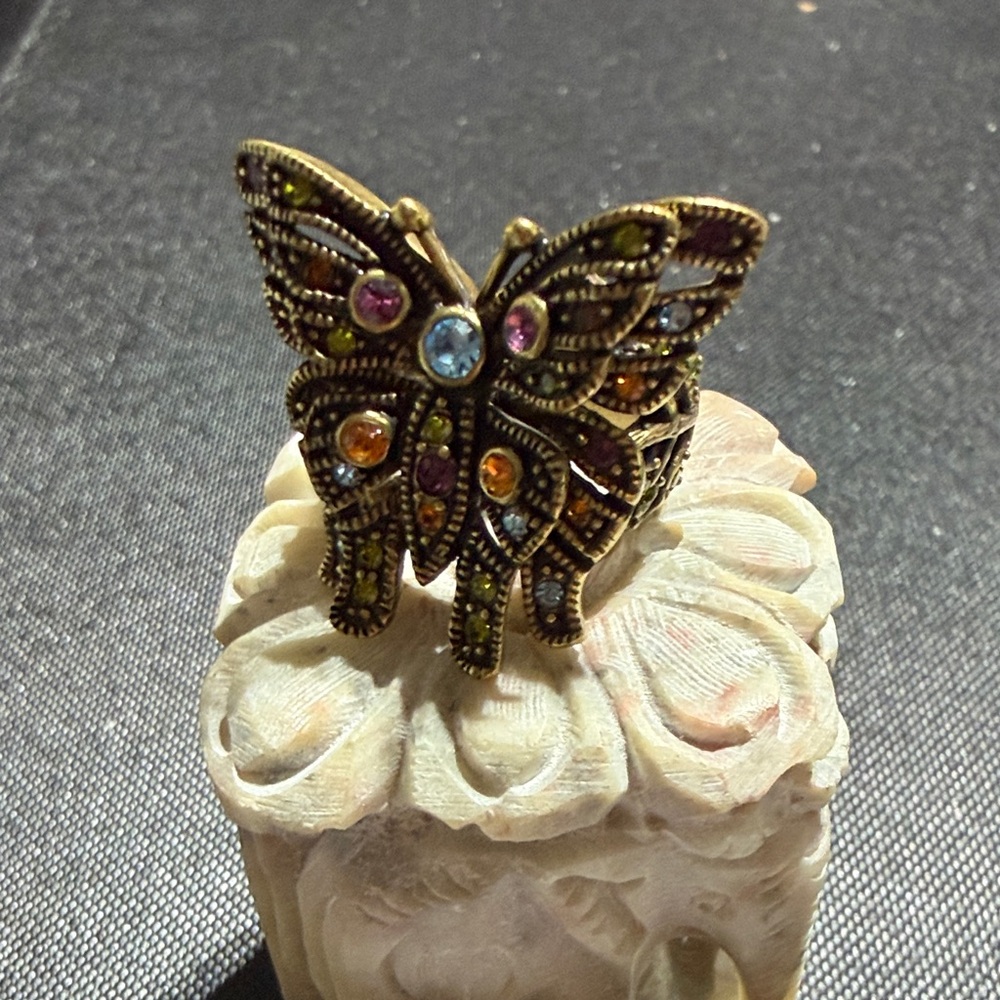 Elegant Heidi Daus Butterfly Ring with Multicolor Rhinestones Size 5 (1)